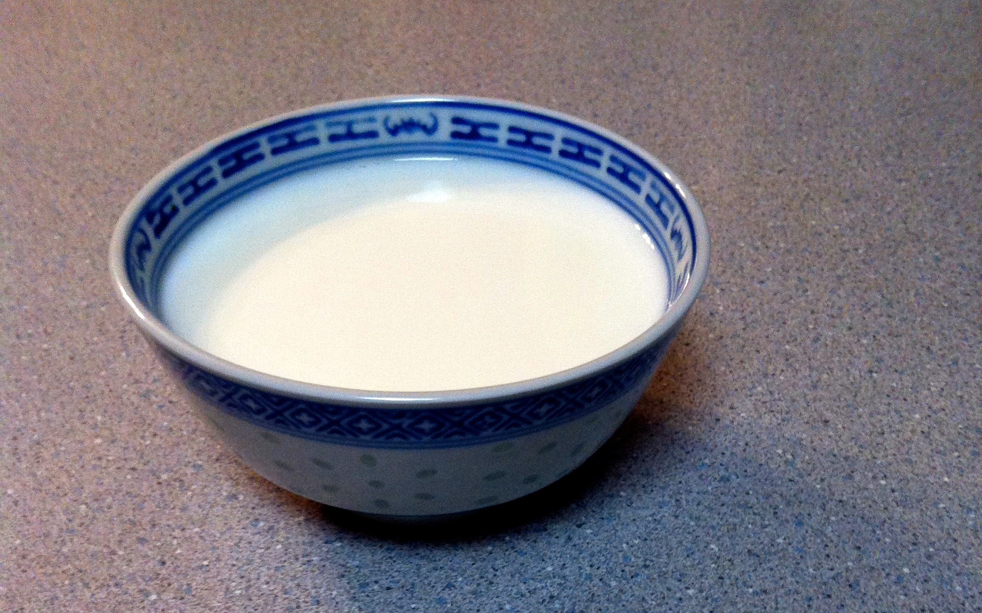 Блюдце с молоком
